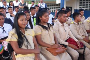 Estudiantes Ngäbe Buglé son orientados hacia el progreso