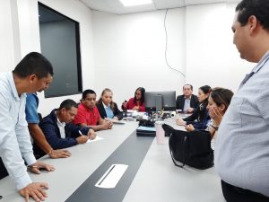 Firma de acuerdo industrias lácteas y empresa Bonlac