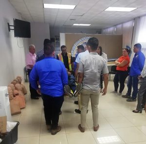 Inspectores y oficiales de seguridad aprenden primeros auxilios