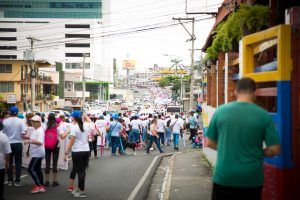 caminata de la cinta rosada y celeste