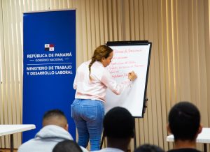 Jóvenes de Aprender Haciendo se capacitan en habilidades para la vida y el trabajo