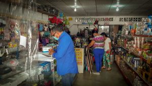 Comerciantes de Herrera reciben orientación sobre medidas para evitar contagios del COVID-19