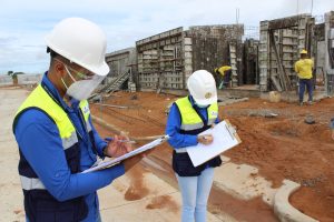 Inspectores verifican protocolos de sanidad en proyectos de construcción de Coclé