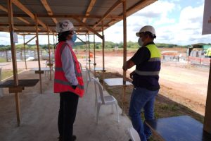 Supervisan medidas de bioseguridad en proyecto de construcción reactivado en Herrera