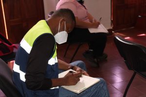 Director de Inspección del Mitradel atiende planteamientos de trabajadores de la construcción en Coclé