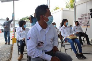 Jóvenes de Coclé y Colón se preparan en profesiones industriales para ingresar al campo laboral