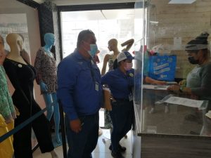 Inspeccionan medidas de bioseguridad y normativas laborales en construcciones y comercios de Veraguas