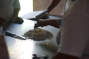 Residentes en Menchaca de Ocú participan en curso de repostería