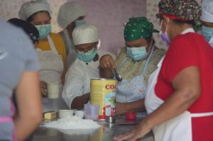 Residentes en Menchaca de Ocú participan en curso de repostería
