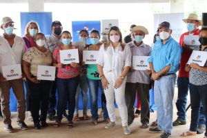 MITRADEL e IPACOOP entregan personería jurídica a emprendedores en Menchaca, Ocú